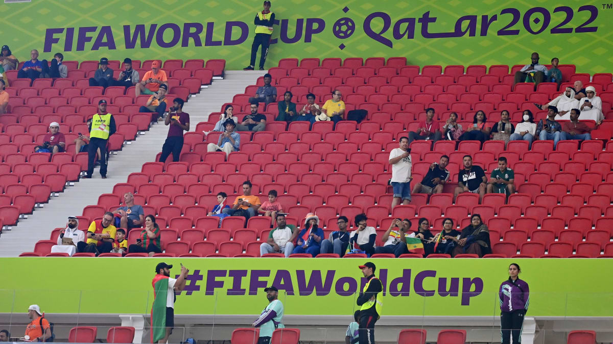 Realita proti lžím: Poloprázdné tribuny na MS v Kataru při utkání Senegalu s Nizozemskem.