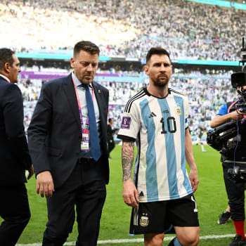 Zdrcený Lionel Messi po velké saúdskoarabské senzaci.