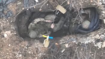 Brutální záběry z bojů: Přesné zásahy ukrajinských dronů, bomby explodují okupantům u hlavy