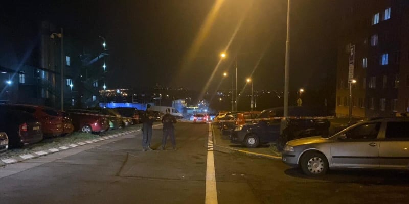 Podle informací štábu CNN Prima NEWS mělo na místě dojít ke konfliktu mezi řidičem taxi služby a zákazníkem.