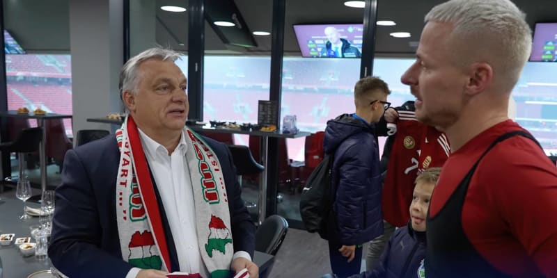 Viktor Orbán a jeho kontroverzní šála (Zdroj: Viktor Orbán)