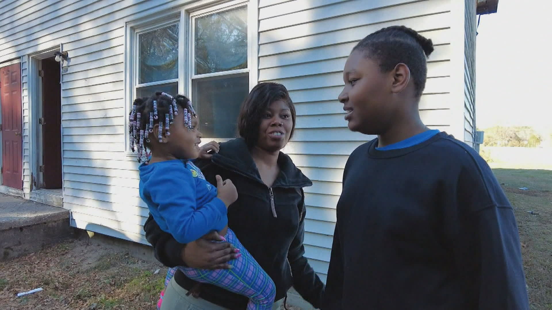Chlapec z Marylandu zachránil dvouletou sestru z hořícího domu.