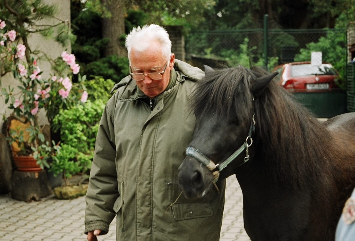 Kefurt s poníkem, kterého od Hradu dostal k odchodu do důchodu.