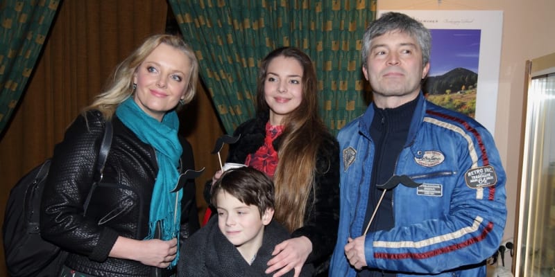 Pavel Karoch s manželkou Gabrielou Filippi a dětmi Sofií a Gabrielem.