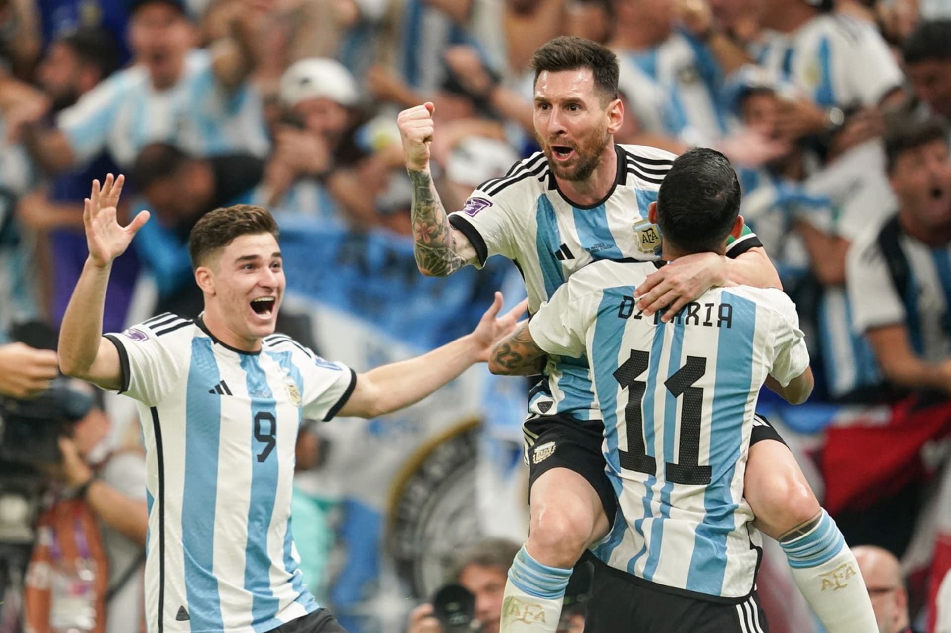 Lionel Messi zahlcený emocemi po gólu proti Mexiku.