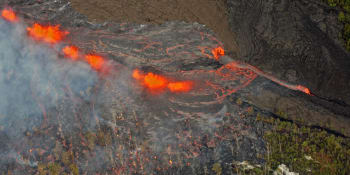Bohyně Pelé se zlobí. Sopka na Havaji vybuchla po téměř 40 letech, erupce může trvat měsíce