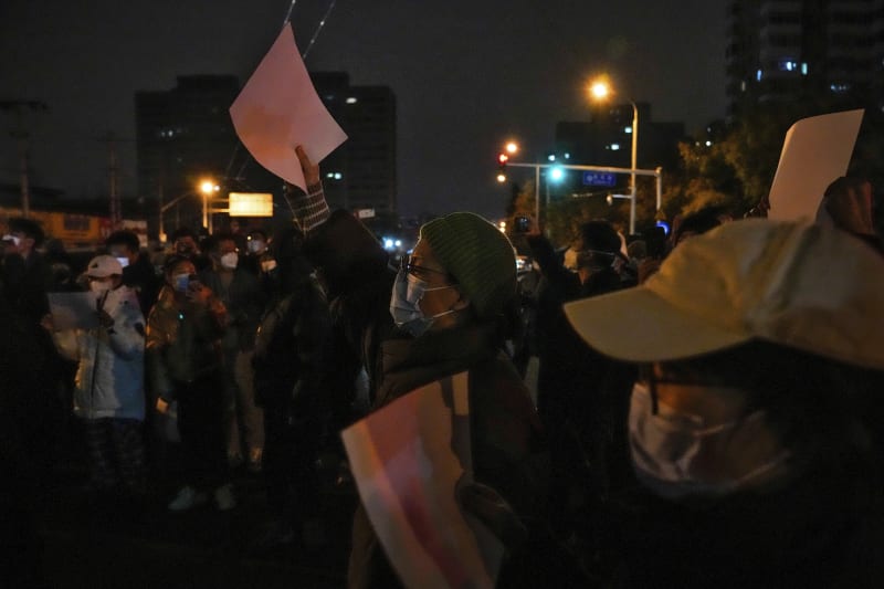 Čínským protestujícím vadí covidové restrikce.