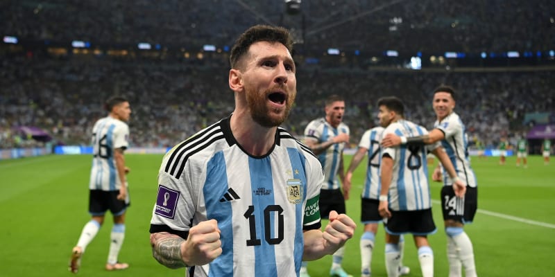 Lionel Messi zahlcený emocemi po gólu proti Mexiku