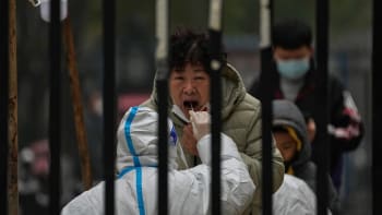 Čína staví obří izolační tábory. Bude tam zavírat občany, kteří se nakazili koronavirem