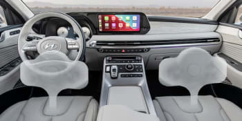 Hyundai přichází s airbagem pro rozkrok. Novinka má zabránit poškození vnitřních orgánů