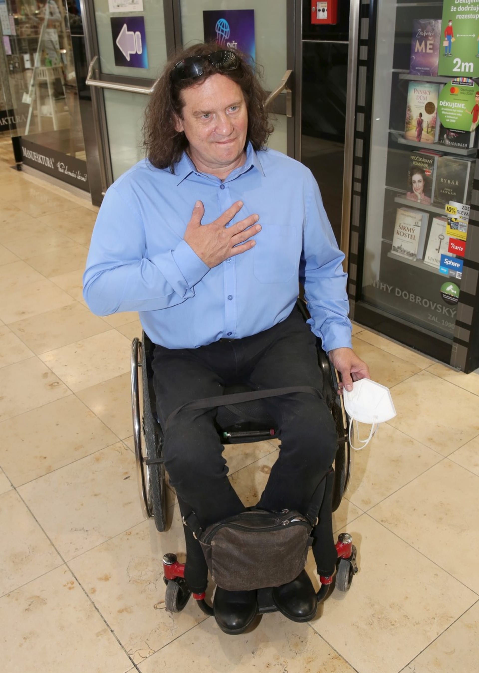 Jan Potměšil je po nehodě, která se mu v minulosti stala upoután na invalidní vozík.