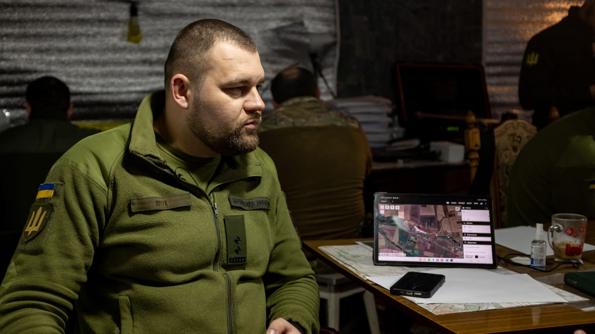 Ukrajinský velitel v podzemním stanovišti na Donbasu