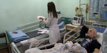 Strach o život pacientů kvůli výpadkům proudu. Ukrajinské nemocnice nemají generátory