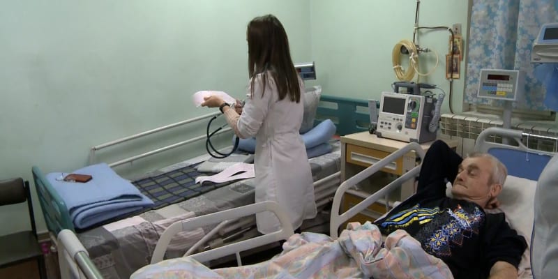 Ukrajinské nemocnice nemají generátory.