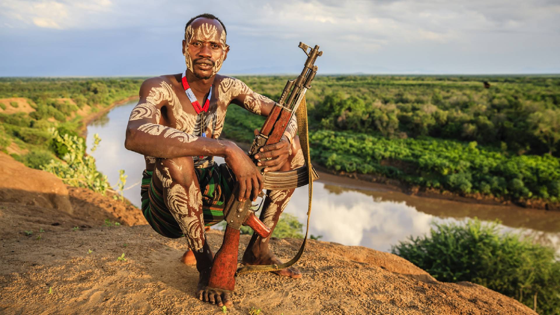 Kmen Karo se svými 400 lidmi patří mezi nejmenší etnika, které žijí v povodí řeky Omo v Etiopii
