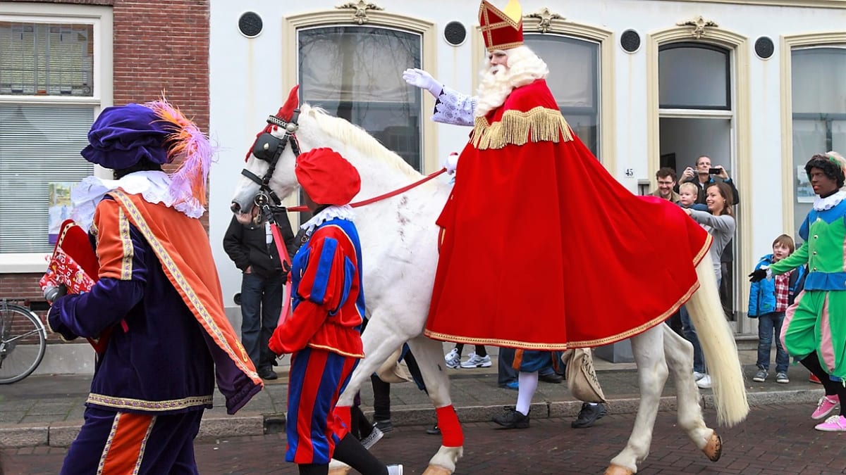 Nejdéle si Mikuláše užívají Holanďané. V Nizozemsku se Mikuláš jmenuje Sinterklaas.