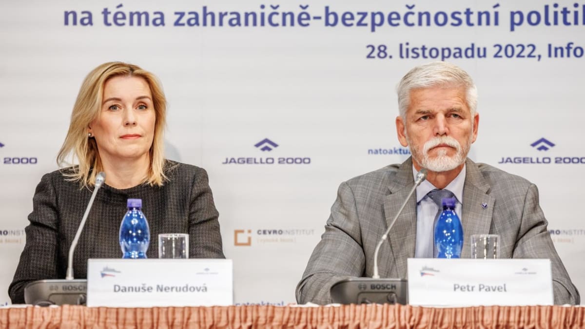 Bývalá rektorka a bývalý generál mají nejvíce preferenčních hlasů v předběžných průzkumech společně s expremiérem Andrejem Babišem (ANO).