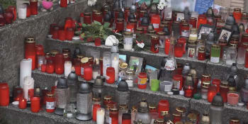 Smutek v Bašce kvůli ubodanému mladíkovi. Zničená rodina usedla při bohoslužbě u „jeho“ varhan