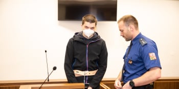 Mladík zavraždil mačetou učitele v Praze. Odvolací soud mu nyní zpřísnil trest