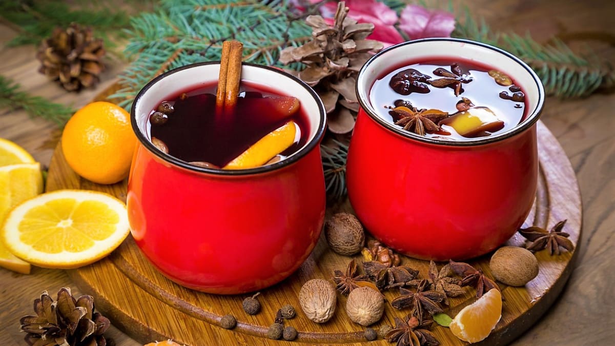Horké zimní nápoje: Zpříjemněte si čekání na Vánoce tekutým potěšením