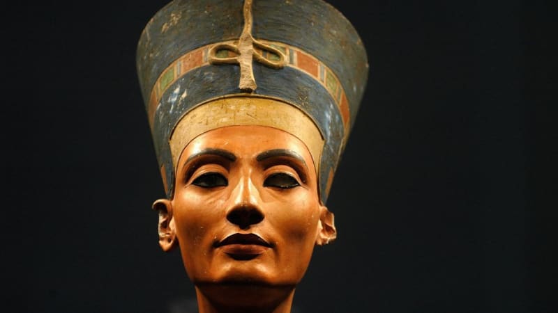 Bustu Nefertiti  můžete vidět v Novém muzeu v Berlíně
