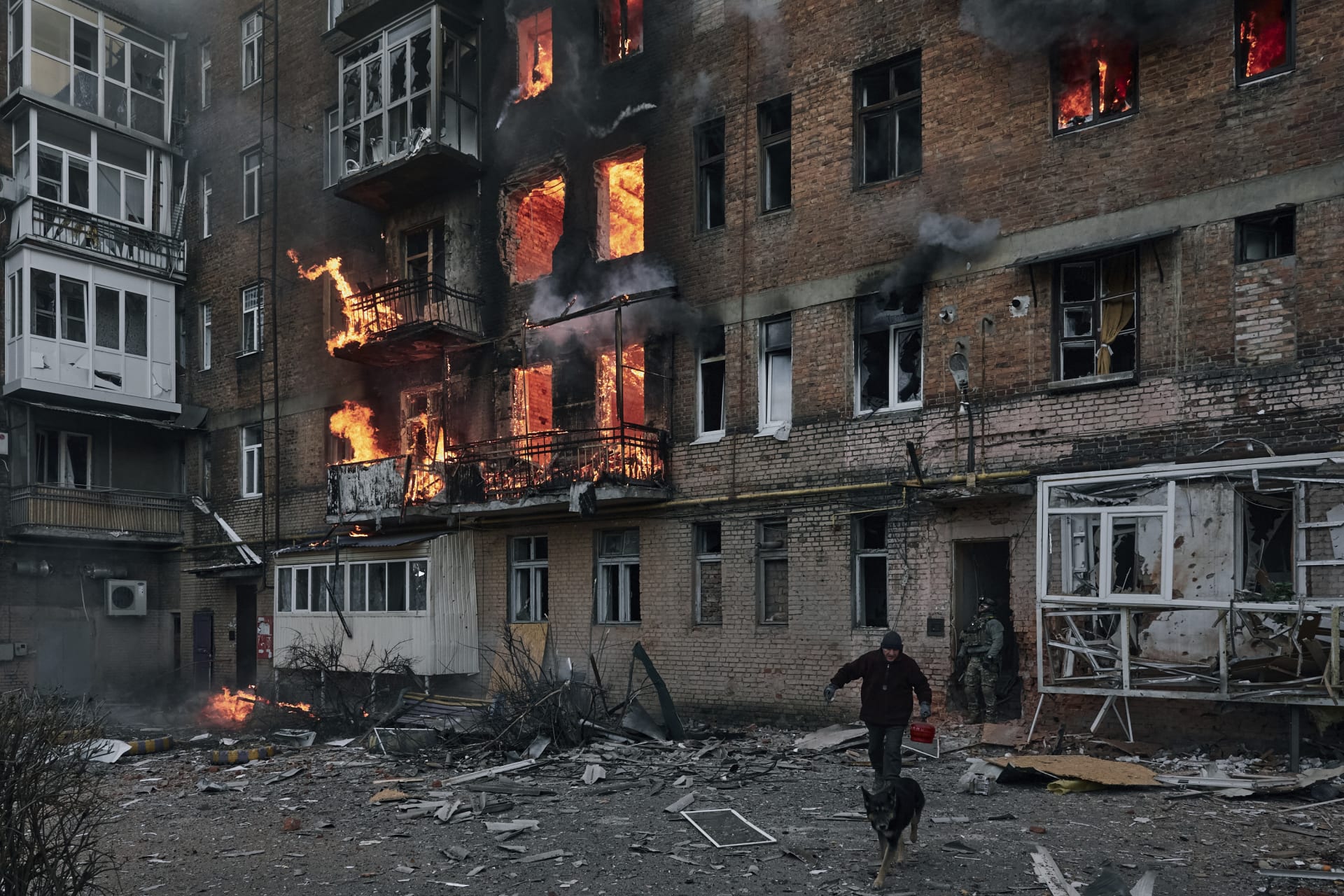 Následky ruského ostřelování Bachmutu na východě Ukrajiny v Donbasu (7.12.2022)