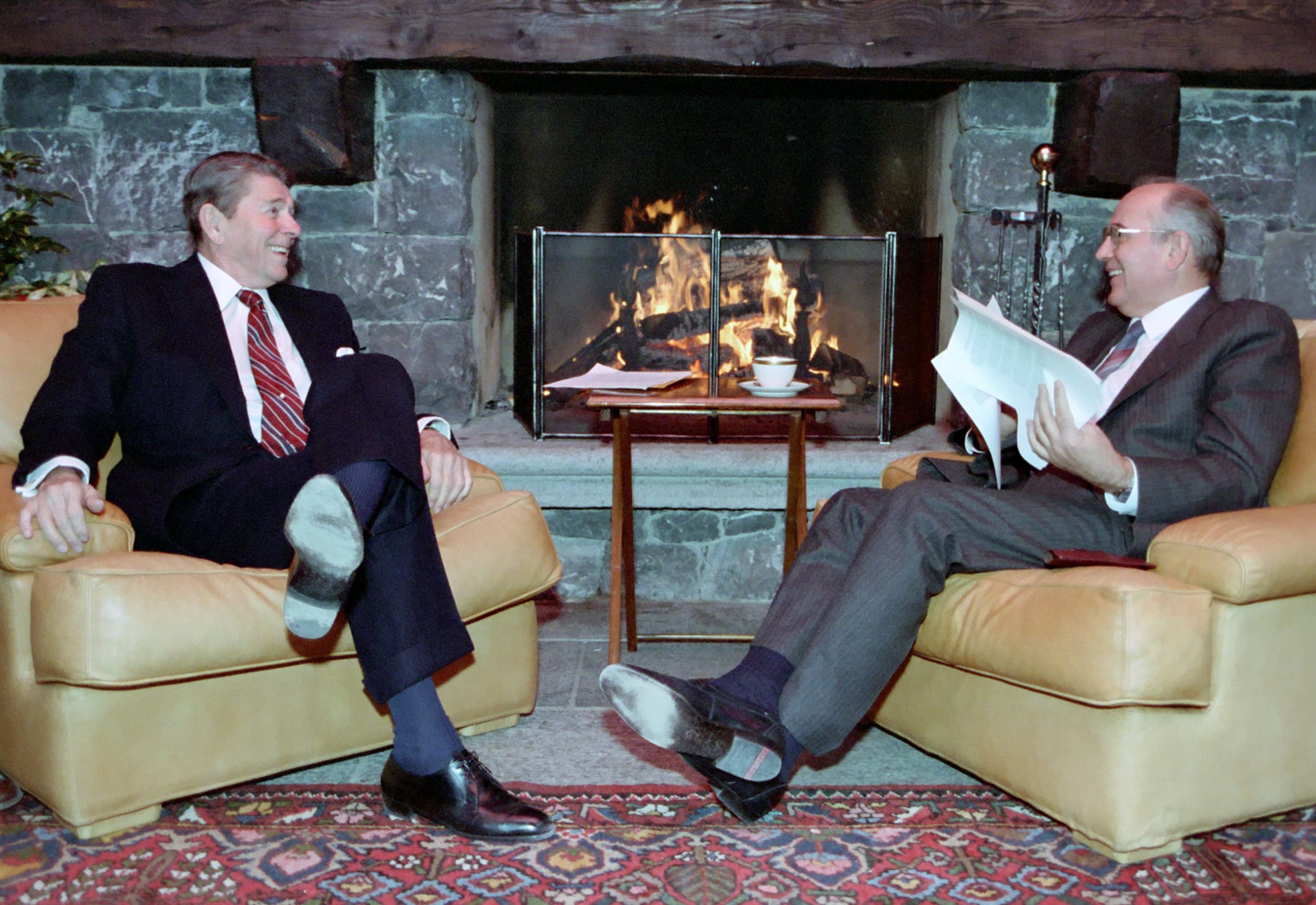 Na schůzkách v Ženevě, Reykjavíku, Washingtonu a Moskvě vyvíjel Reagan na reformátora Gorbačova soustavný tlak.