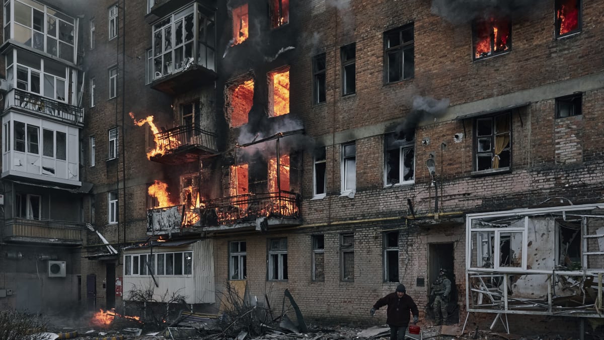Následky ruského ostřelování Bachmutu na východě Ukrajiny v Donbasu (7.12.2022)