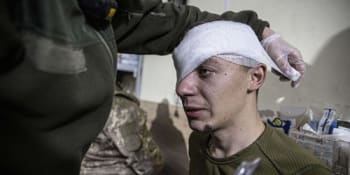 OBRAZEM: Peklo jménem Bachmut. Ukrajinci mají v brutálních bojích mnoho raněných