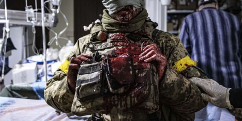 Boje u Bachmutu jsou brutální. Ukrajinci mají mnoho padlých a raněných.