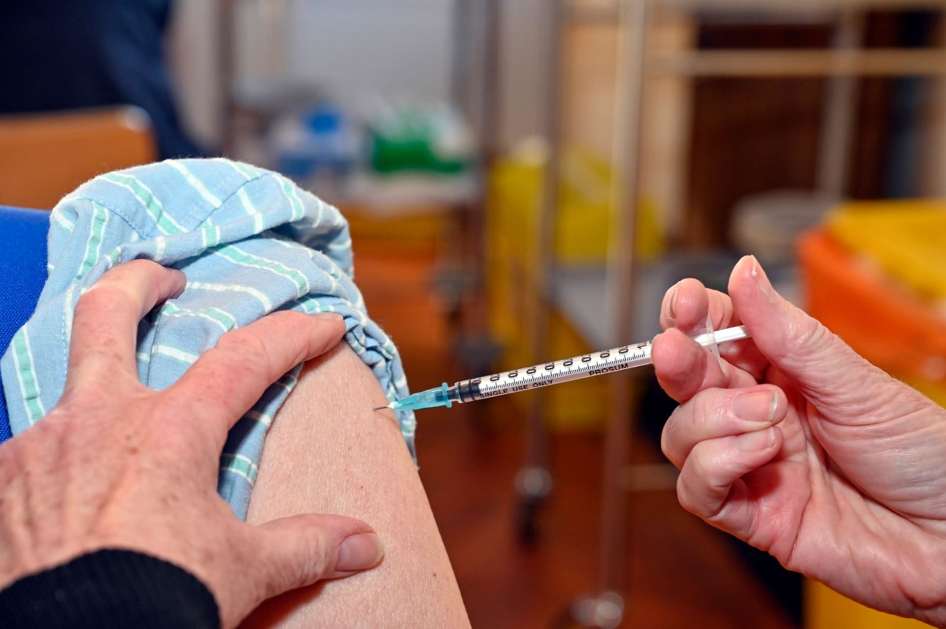 Vakcíny už brzy nebudou jedinou zbraní proti covidu