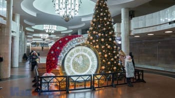 Úkryt před raketami: Ukrajinský Charkov má letos vánoční strom na bezpečném místě