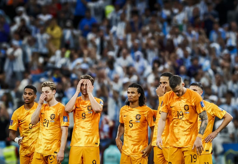 Nizozemci sahali po velkolepém obratu. Nakonec se ale po penaltách topili ve smutku.