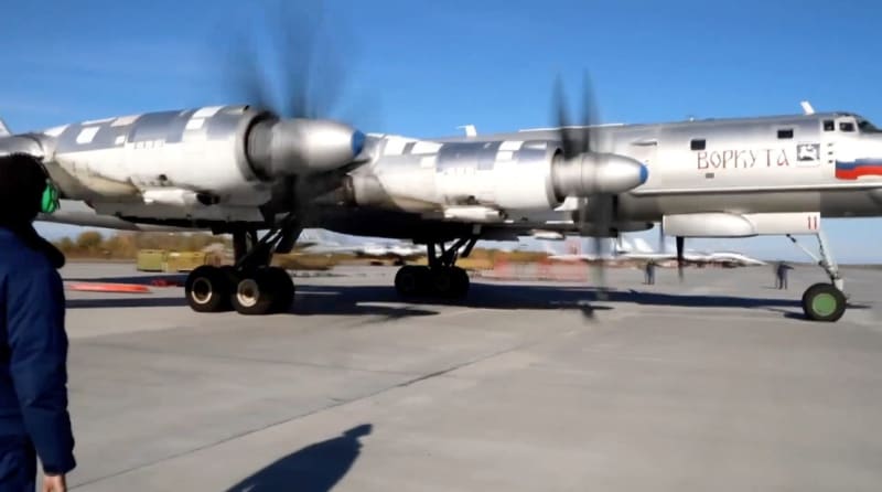Tu-95 při cvičení ruských jaderných sil v říjnu 2022