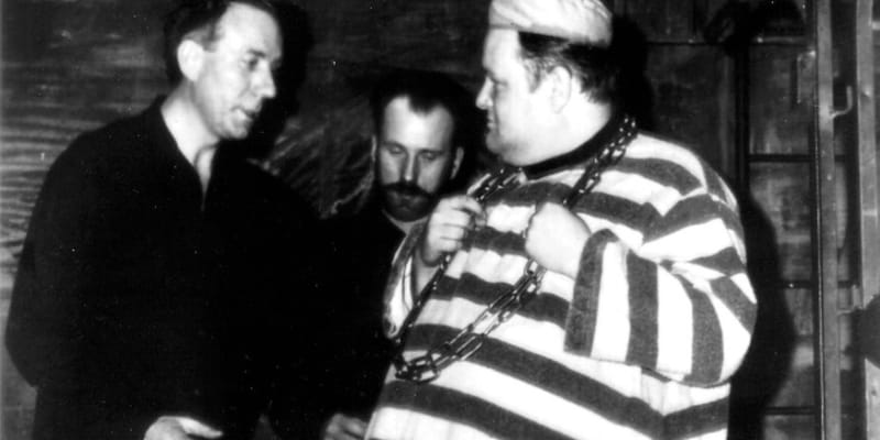 Jan Grossman a Jan Libíček v představení Král Ubu (1966). 