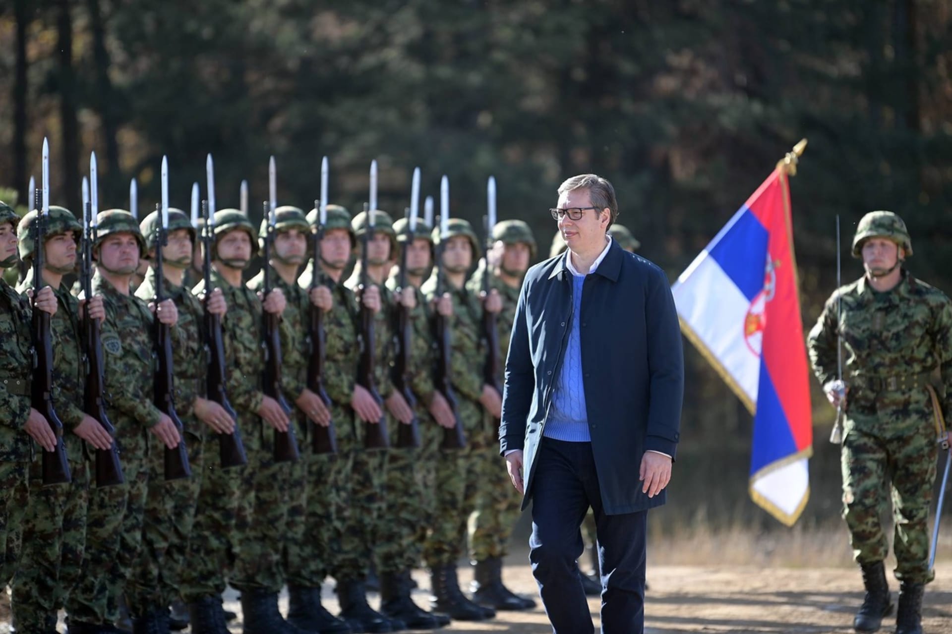 Srbský prezident Aleksandar Vučić navštívil armádu své země.