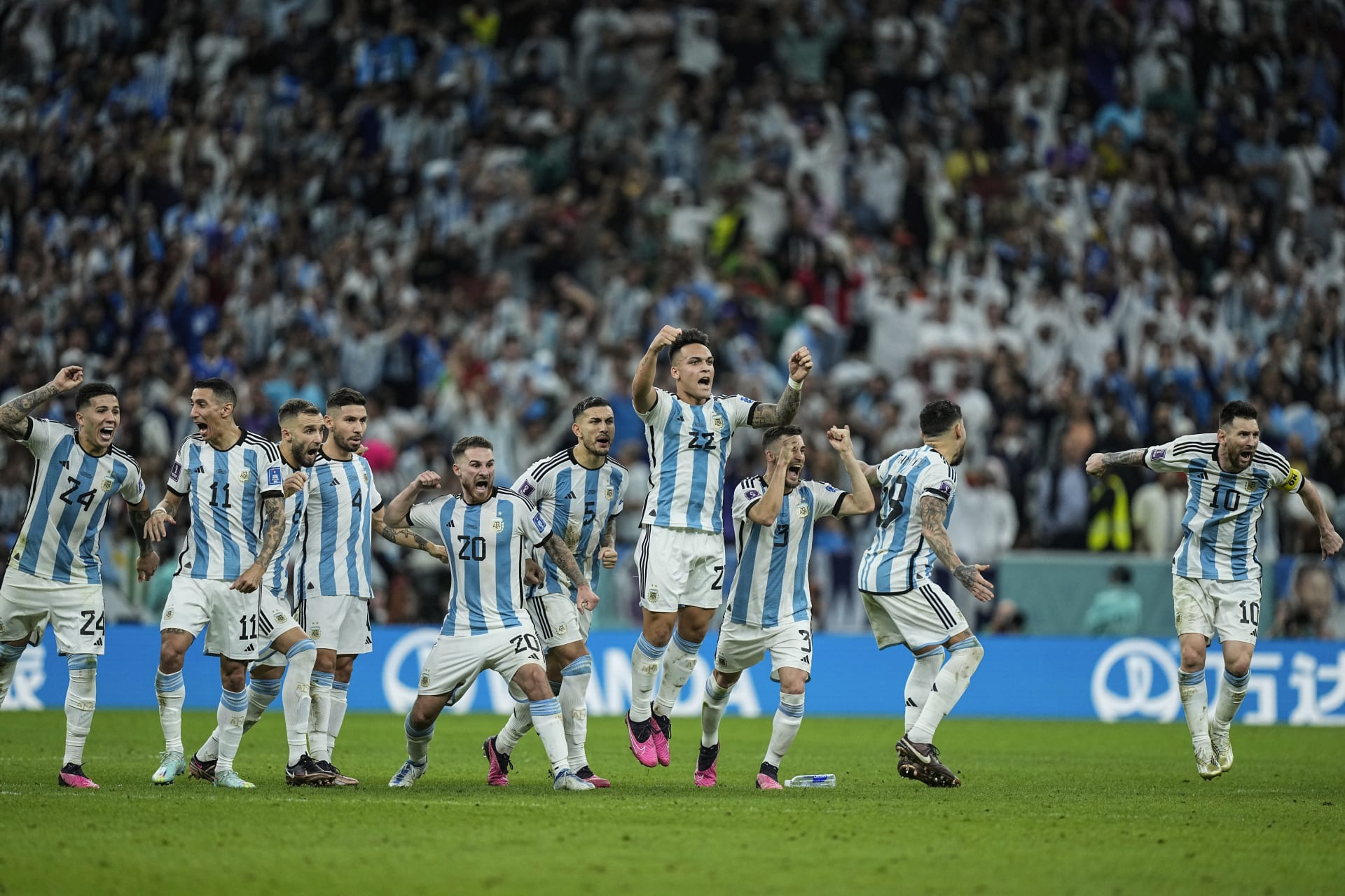 Argentina nakonec mohla po thrilleru slavit.