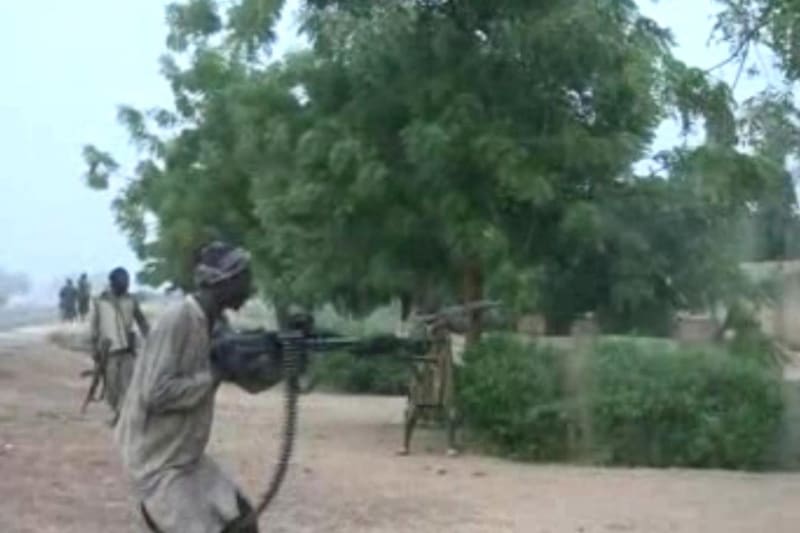 Záběry z útoku teroristů Boko Haram z roku 2018 na nigerijské vojáky u města Maiduguri