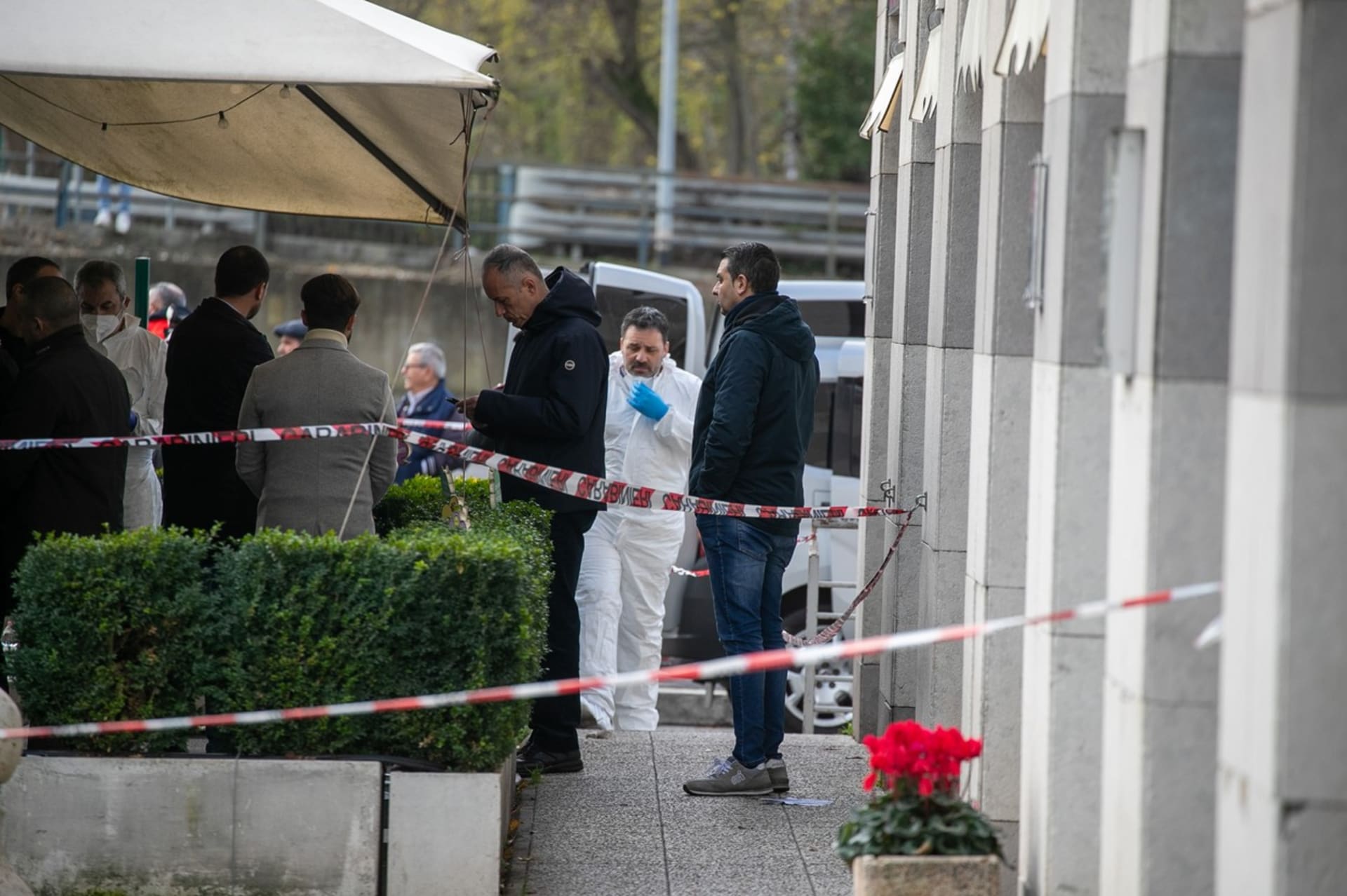 Po střelbě při schůzi bytového družstva zemřeli v Římě tři lidé.