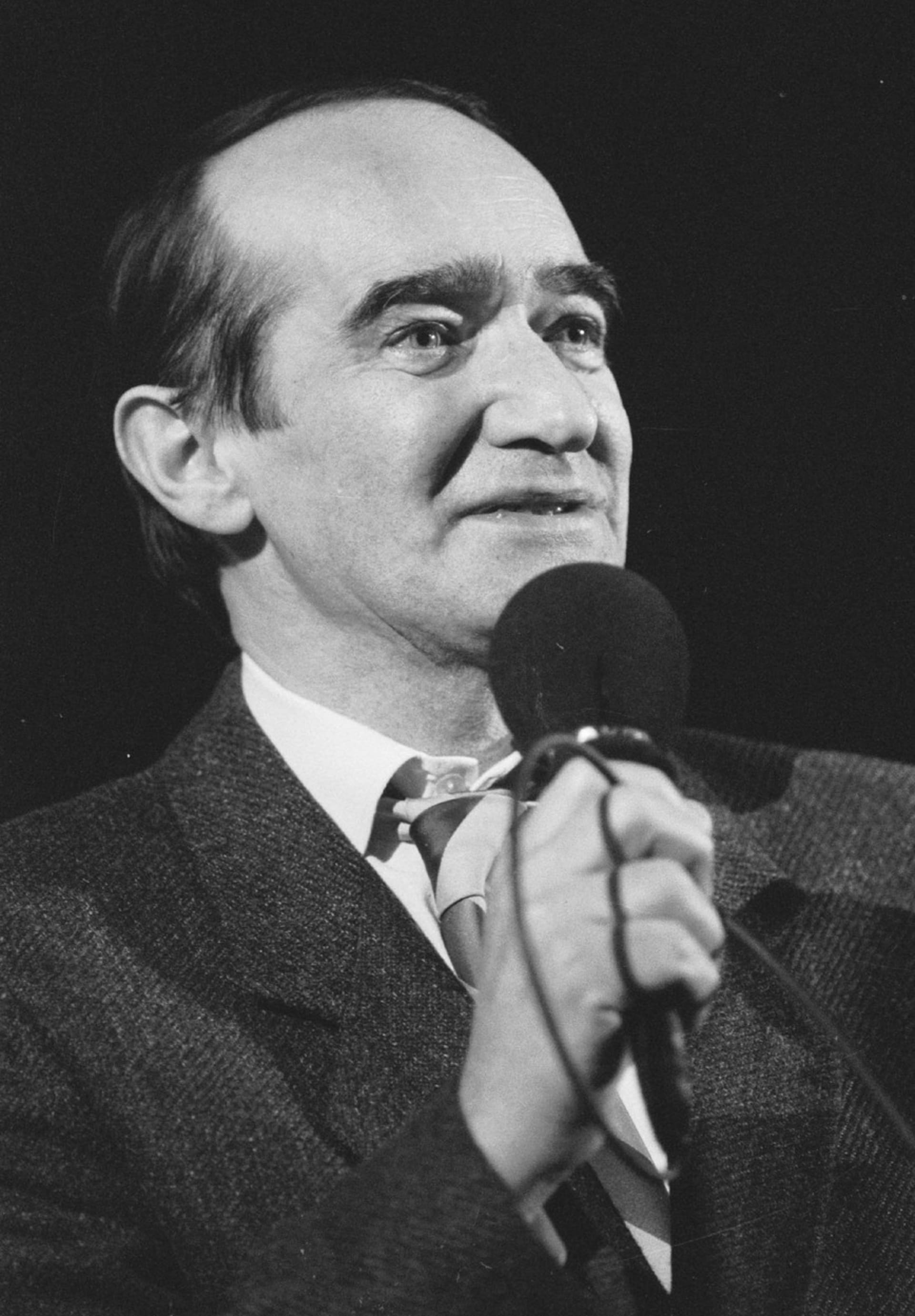 Faltýnek byl nejen uznávaný herec, ale i zpěvák, vypravěč a bavič. 
