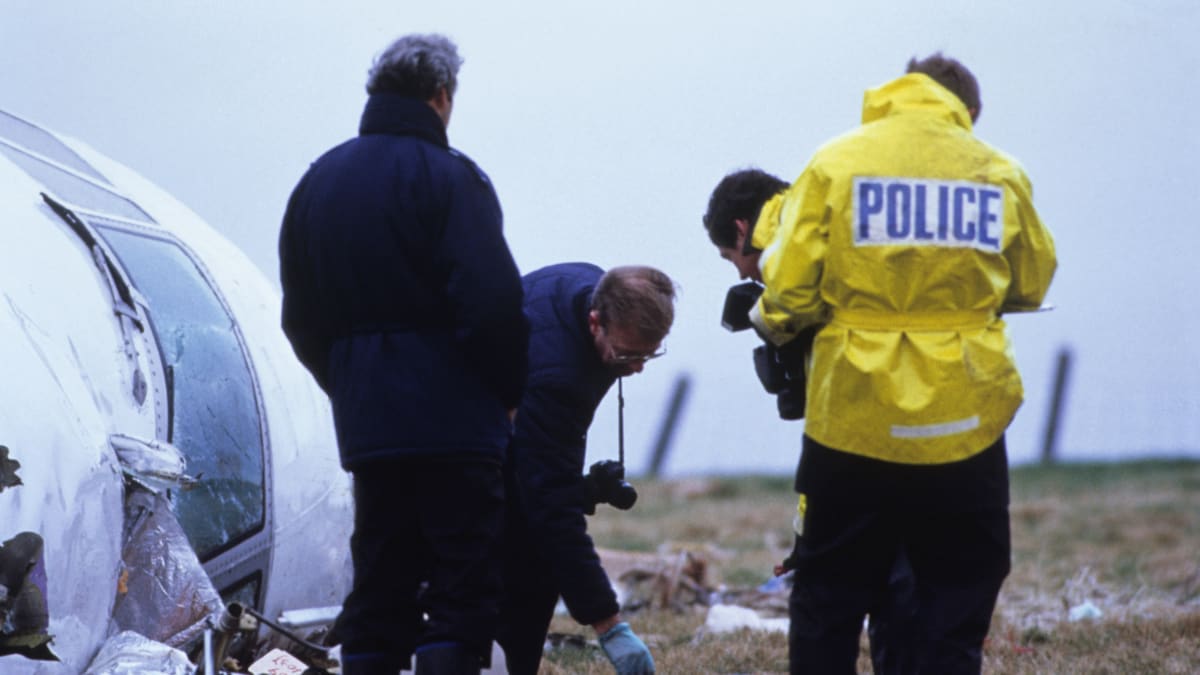 Letadlo společnosti Pan Am explodovalo 21. prosince 1988. Jeho trosky dopadly na skotské městečko Lockerbie