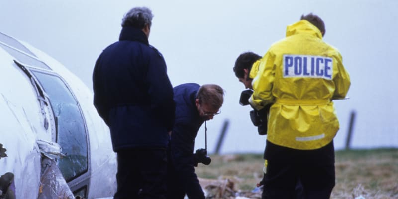Letadlo společnosti Pan Am explodovalo 21. prosince 1988. Jeho trosky dopadly na skotské městečko Lockerbie.