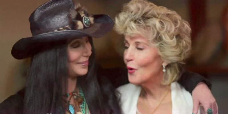 Cher (vlevo) se svou matkou Georgií Holtovou.