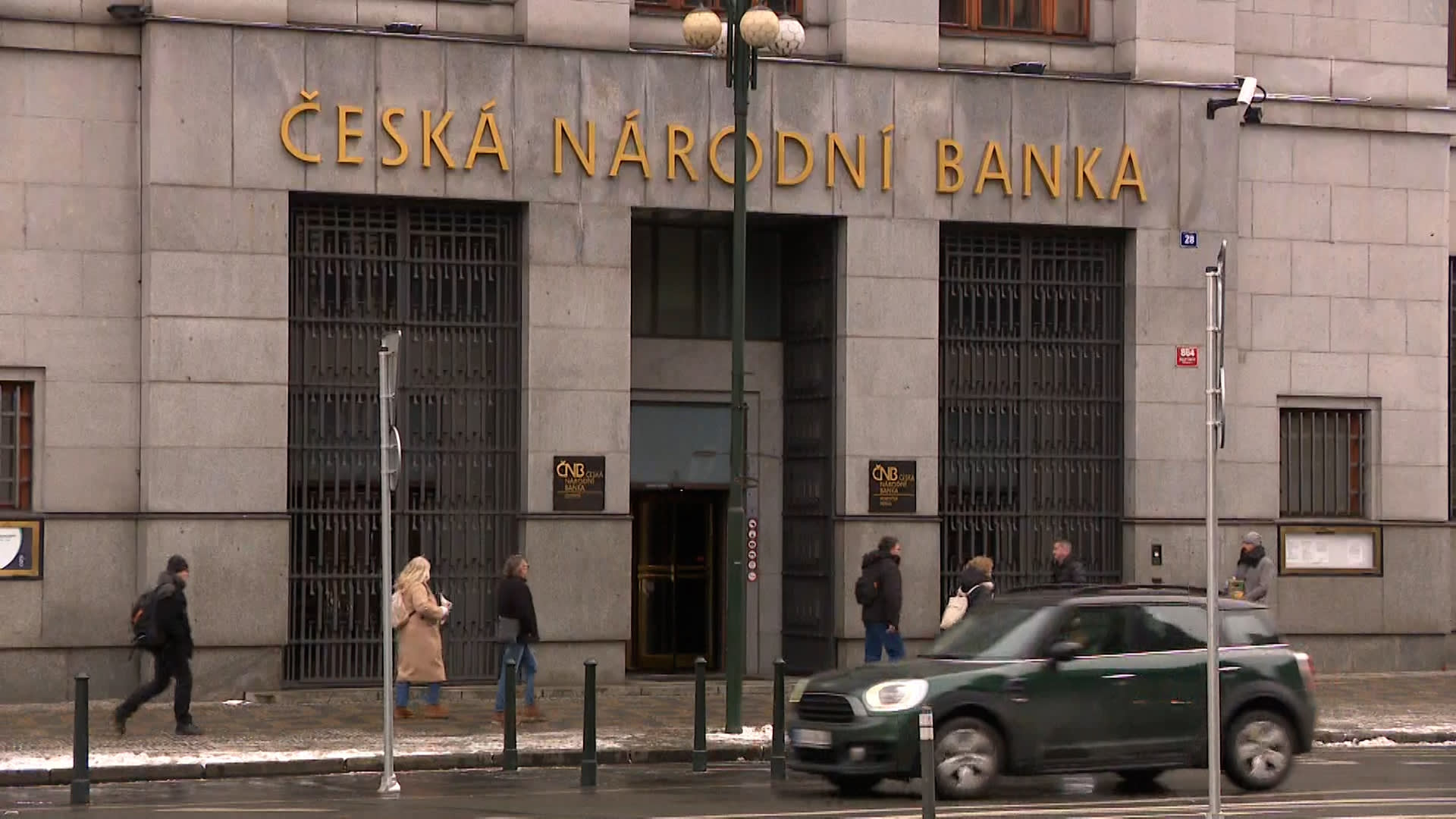 České banky lákají na zvýšené úroky spořicích účtů.