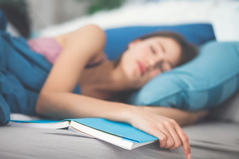 Některé postupy doporučují po probuzení 30 minut aktivity, která zaměstná mozek, a poté znovu navodit spánek.