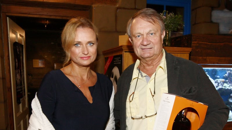 Jana Adamcová s o čtyřiadvacet let starším manželem, režisérem Jiřím Adamcem. 