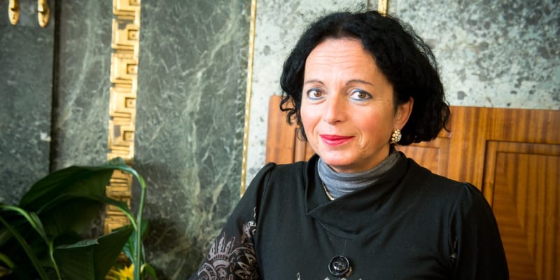 Vida Neuwirthová je dnes spisovatelkou a průvodkyní, také vede dětské divadlo.