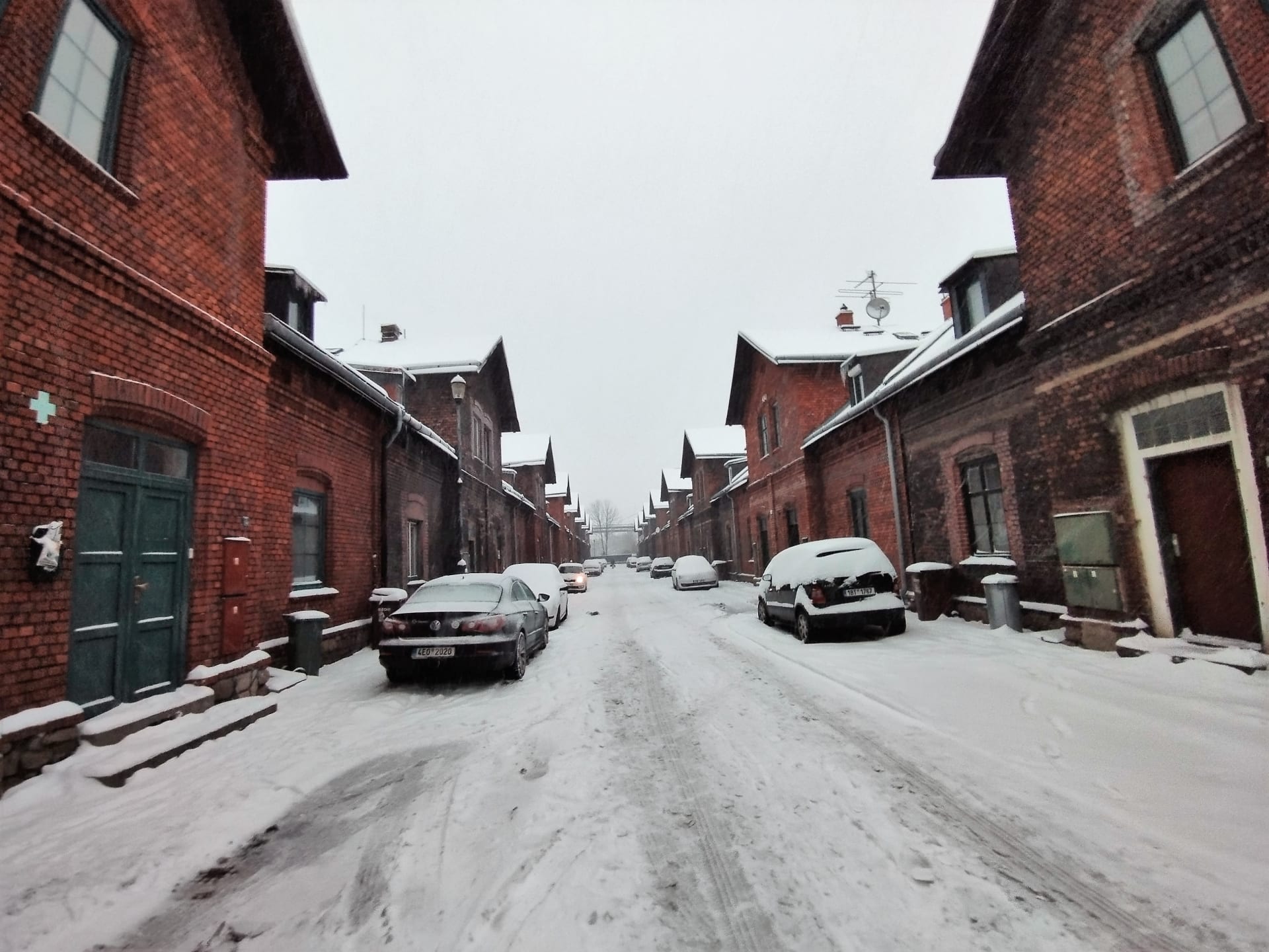 Ostrava, Štitová kolonie ve Vítkovicích (Westend) Pondělní sněhová kalamita v moravskoslezské metropoli.