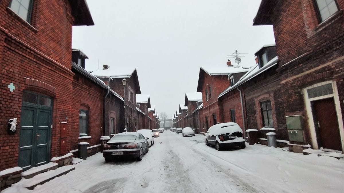 Ostrava, Štitová kolonie ve Vítkovicích (Westend) Pondělní sněhová kalamita v moravskoslezské metropoli.