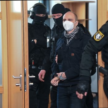 Pravicový extremista a strůjce útoku na synagogu v Halle Stephan Balliet u soudu